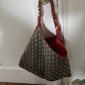 Selling my used Dooney and Burke bag. I’ve had this bag for some years.